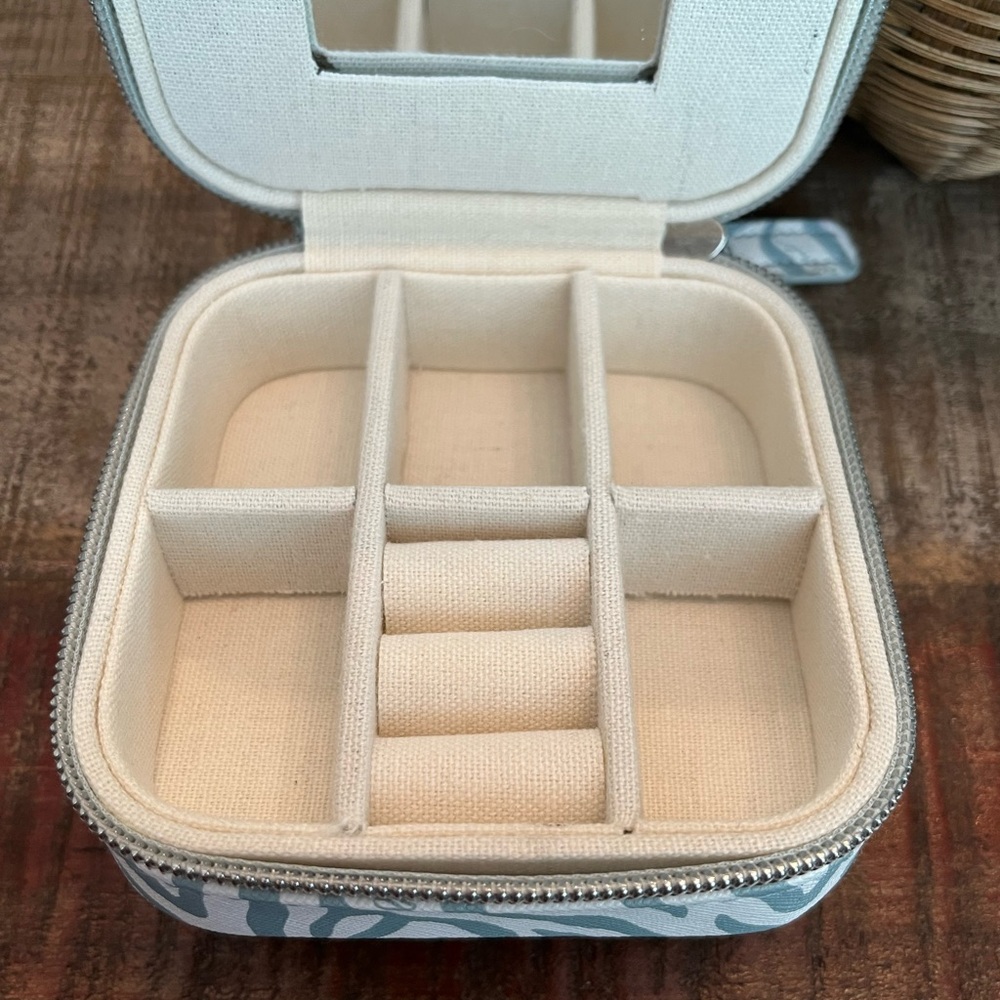 New MILLY Traveling JEWELRY CASE with ZEBRA π¦ PRINT! - Picture 4 of 7